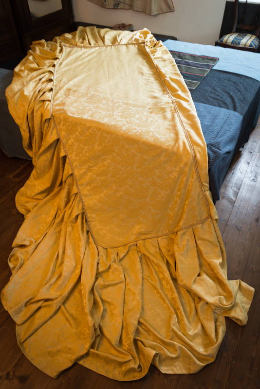 tovaglia broccato giallo oro