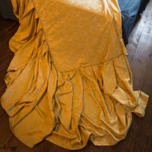 tovaglia broccato giallo oro