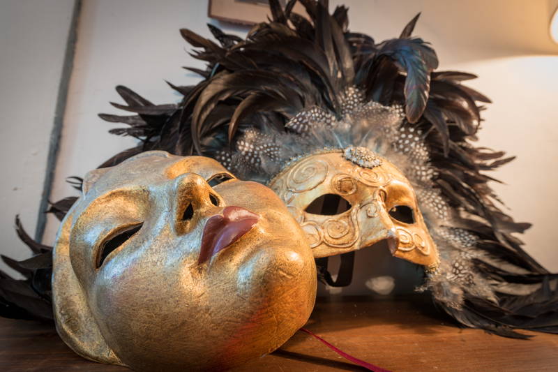 maschera veneziana foglia oro 